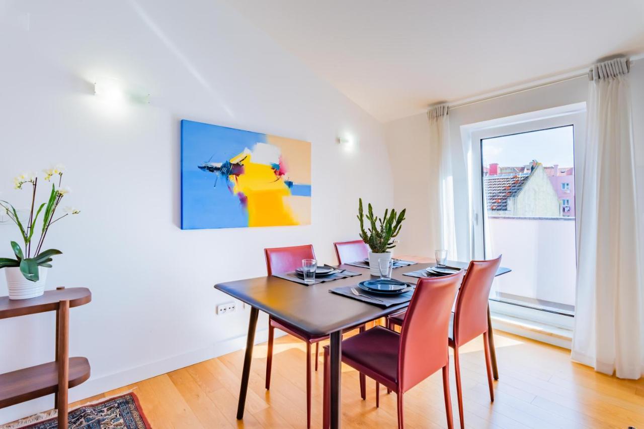 Center Penthouse Apartment *