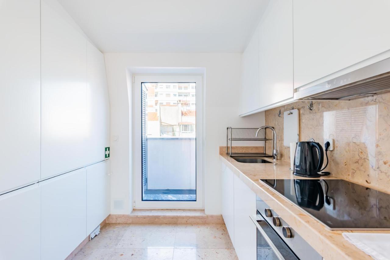 Center Penthouse Apartment *